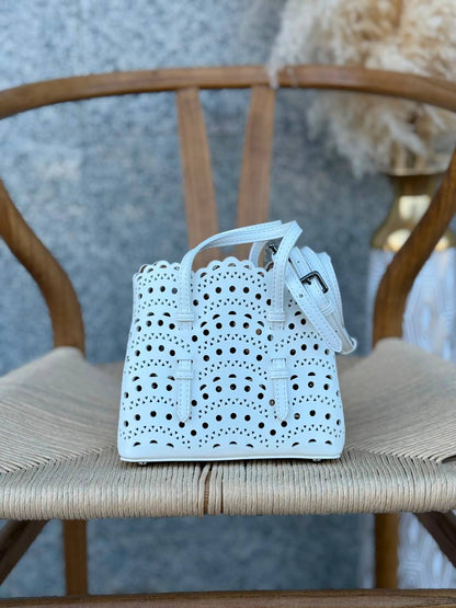 ALAIA
17cm 300 dhs🇦🇪🇦🇪
20cm 310 dhs🇦🇪🇦🇪
Top quality 
With box🎁

Zain167
♥️♥️♥️