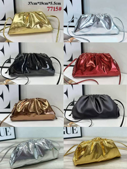BOTTEGA 
NEW CAME BIG SIZE 
GOOD QUALITY
115 dhs🪙🌨️

Zain39
♥️♥️♥️