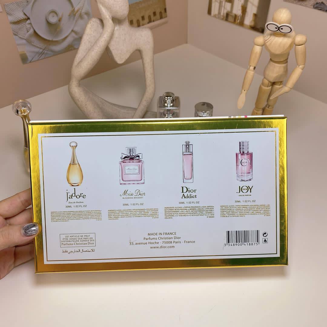 Dior
Each  30 ml
70 dhs🪙🌨️

Zain17
♥️♥️♥️