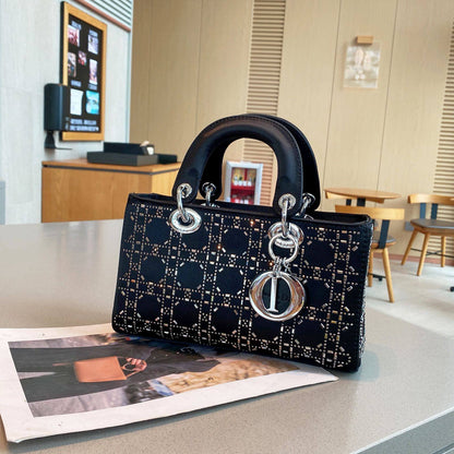 Dior
Best quality
With box’s
🎁🎁🎁

125 dhs🌺
size 24cm

Zain158
♥️♥️♥️