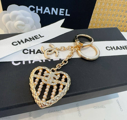 Chanel
Keychain Bag Charm
65 dhs🪙🌨️

Zain89
♥️♥️♥️