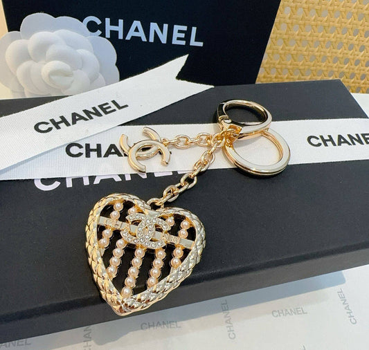 Chanel
Keychain Bag Charm
65 dhs🪙🌨️

Zain89
♥️♥️♥️