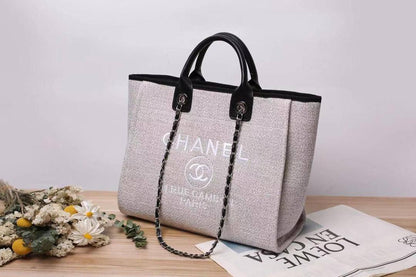 New Chanel, 

good quality, 
size 45 *30 cm 
95 dhs🪙🌨️

Zain12
♥️♥️♥️