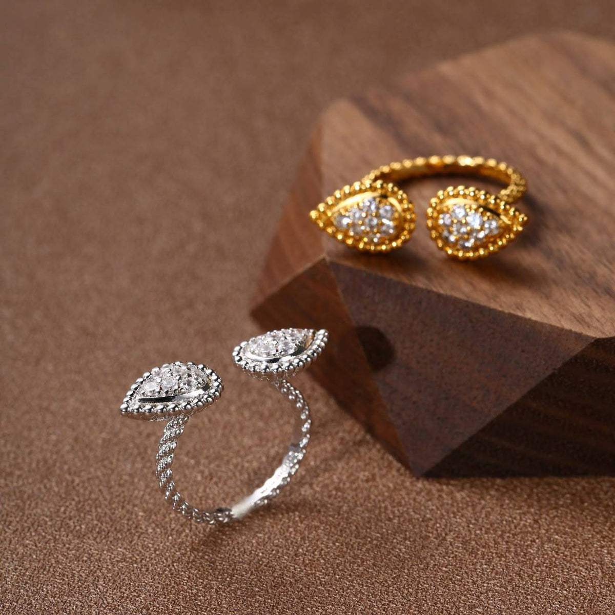 BOUCHERON 
Necklace 🦋
Earring 🐦‍🔥
Ring 💍 free size 
Master quality 💯
With normal boxes 📦 
145 dhs🇦🇪🇦🇪


With master box 🗃️ 
235 dhs🇦🇪🇦🇪

Zain216
♥️♥️♥️
