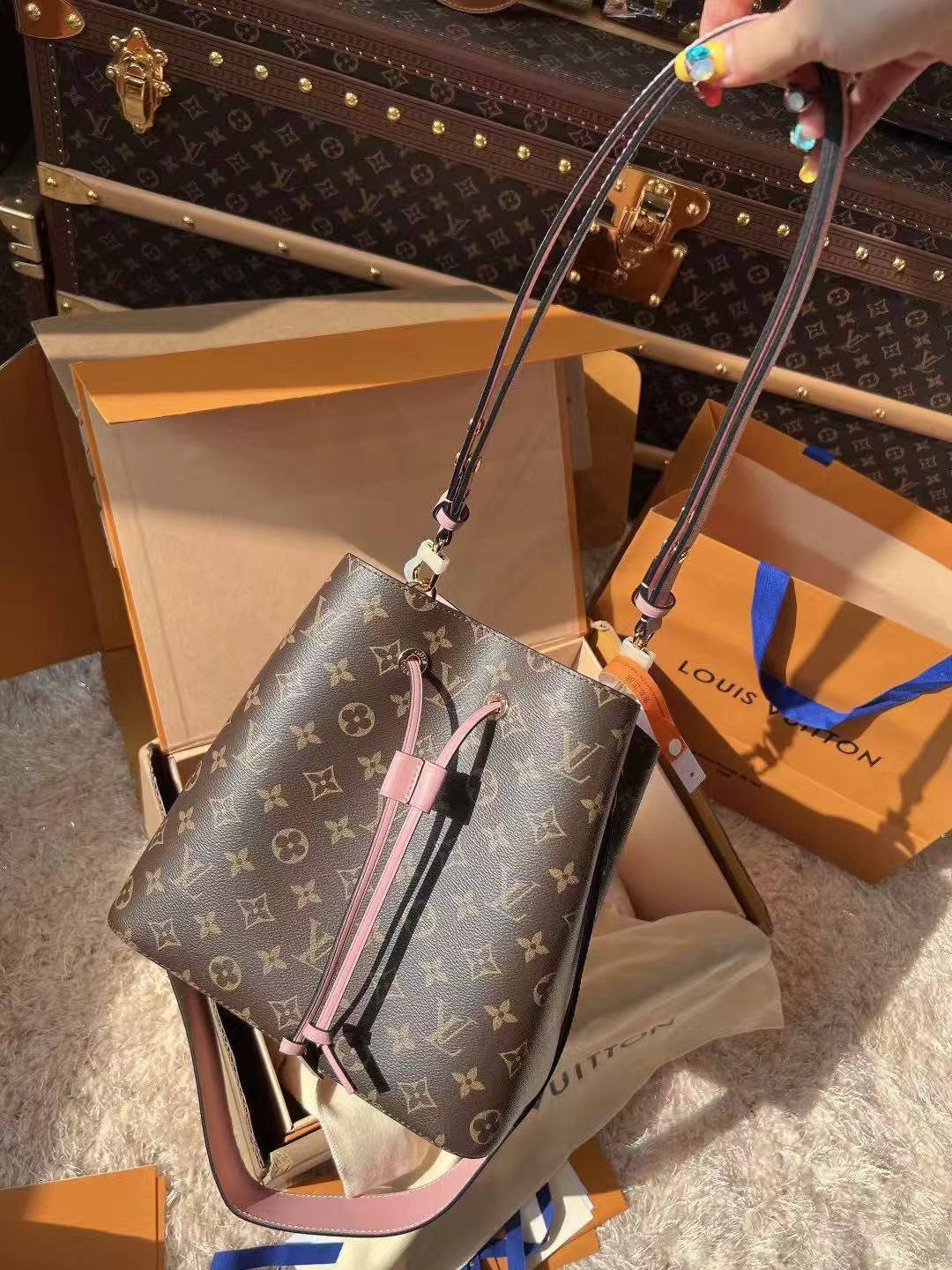 LV

290 dhs🇦🇪🇦🇪

Zain153
♥️♥️♥️