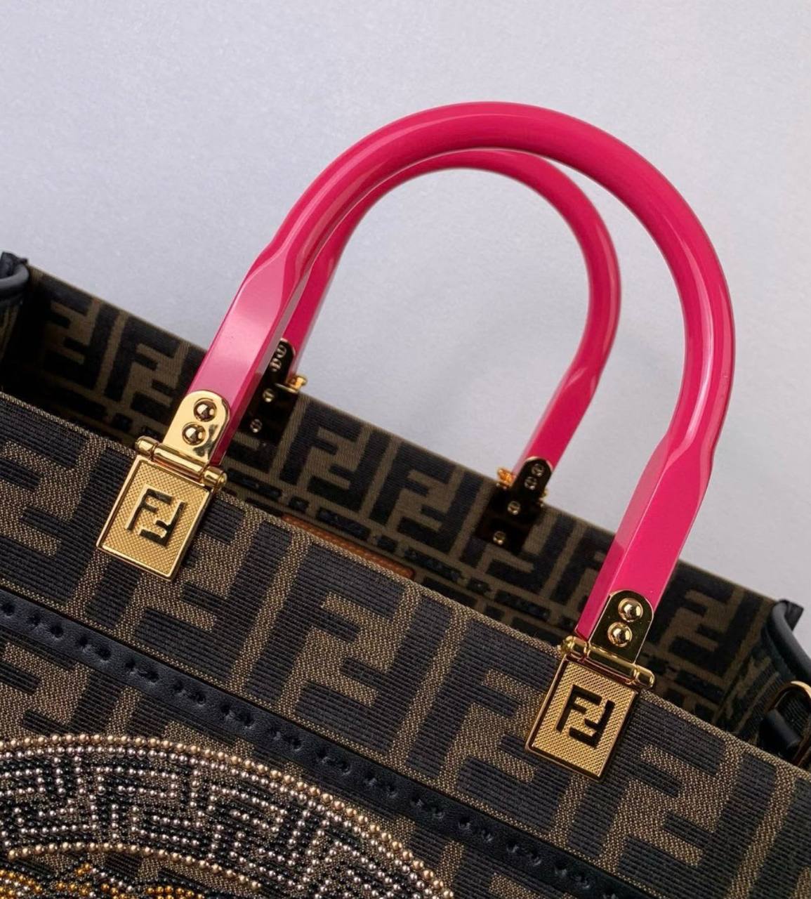 FENDI 
New CAME

 175 DHS

Zain39
♥️♥️♥️
