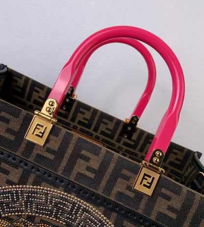 FENDI 
New CAME

 175 DHS

Zain39
♥️♥️♥️