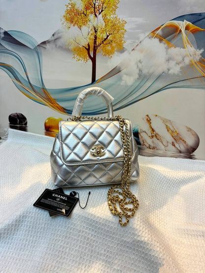 CHANEL

Best quality 

without box
size 20CM

100 dhs🇦🇪🇦🇪

Zain290
♥️♥️♥️