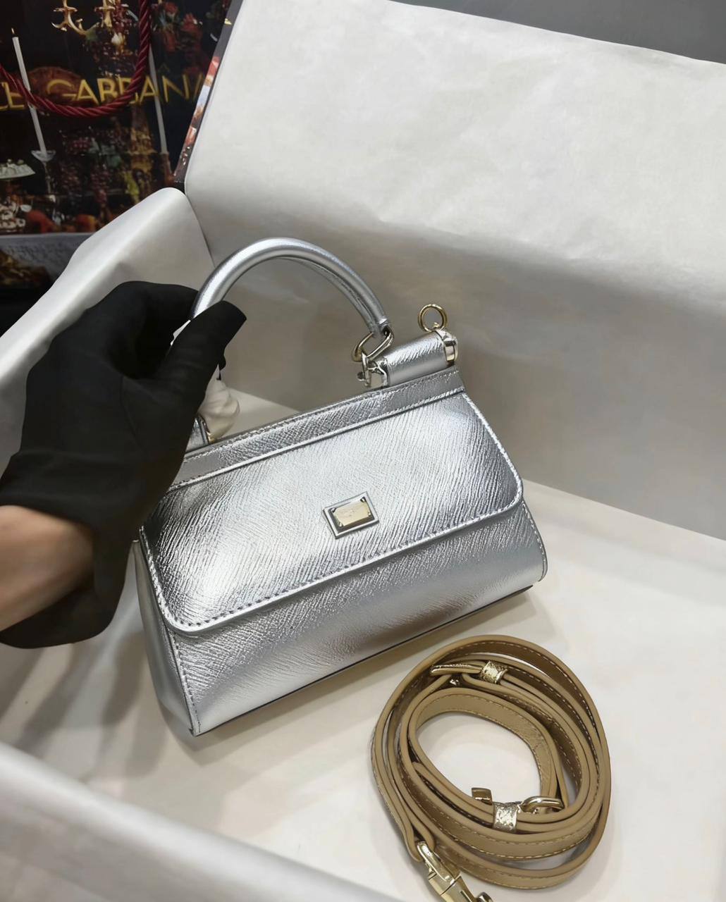 D&G
100 dhs🪙🌨️
Good quality 

with box
🎁🎁🎁

Zain35
♥️♥️♥️