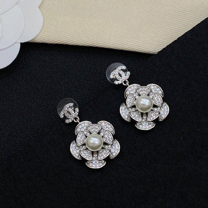 CHANEL❤️‍🔥*
Earring 🐦‍🔥
Master quality 💯
With normal boxes 🗃️ 
55 dhs✅
With master box 📦 
70 dhs✅

Zain216
♥️♥️♥️