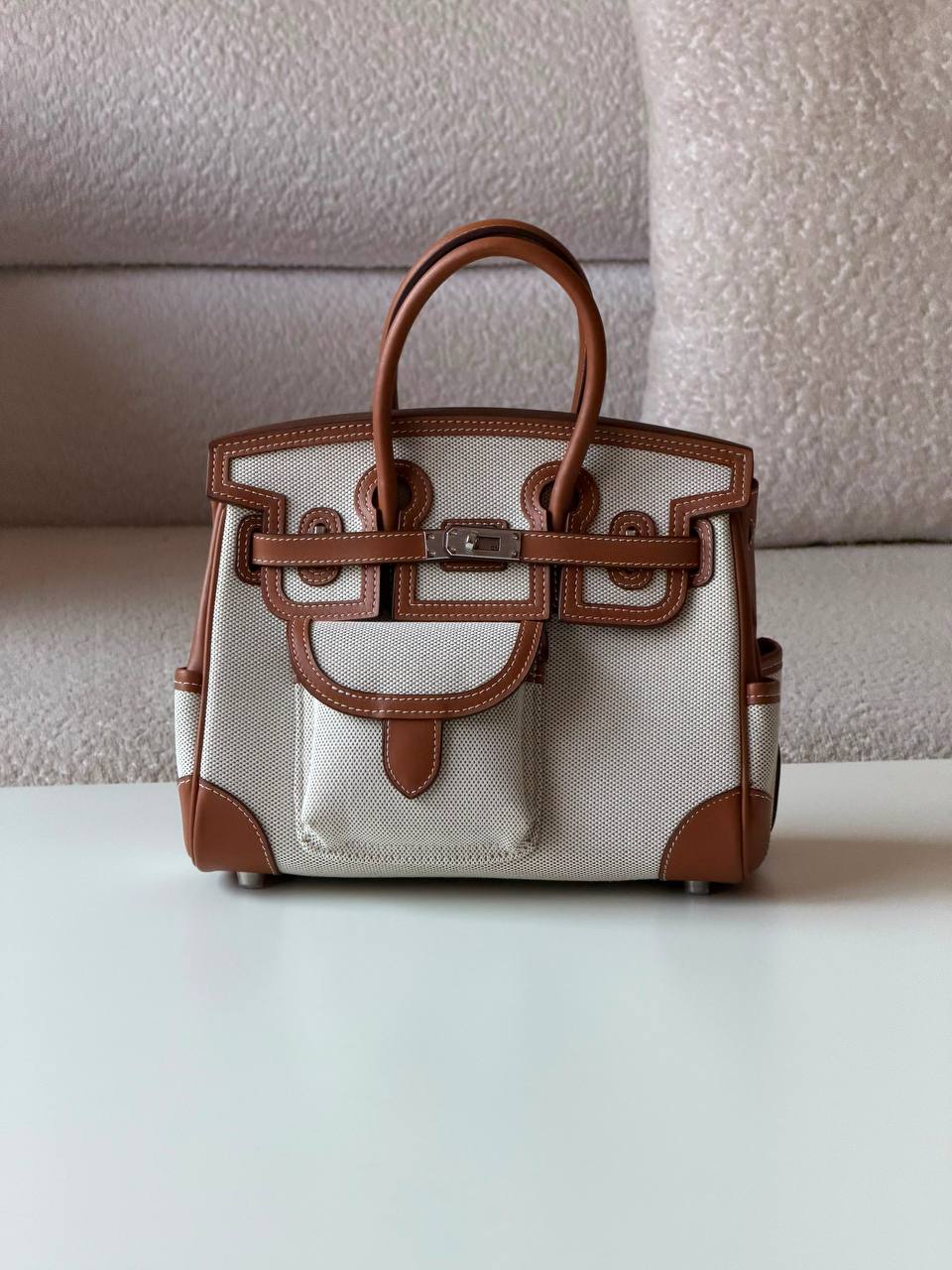 Hermes
Birkin 25cm💕master quality😍with box❤️
610 dhs✅

Zain52
♥️♥️♥️