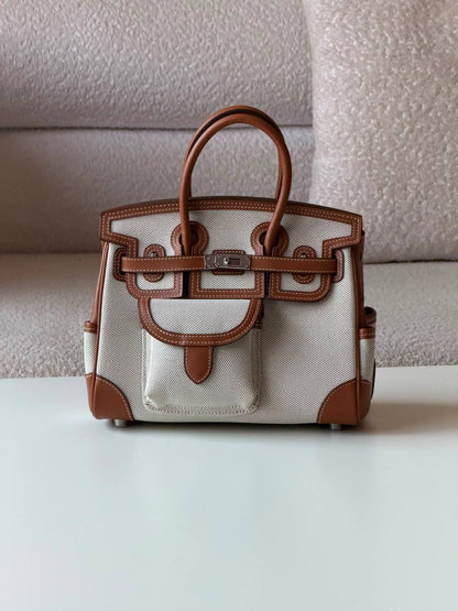 Hermes
Birkin 25cm💕master quality😍with box❤️
610 dhs✅

Zain52
♥️♥️♥️