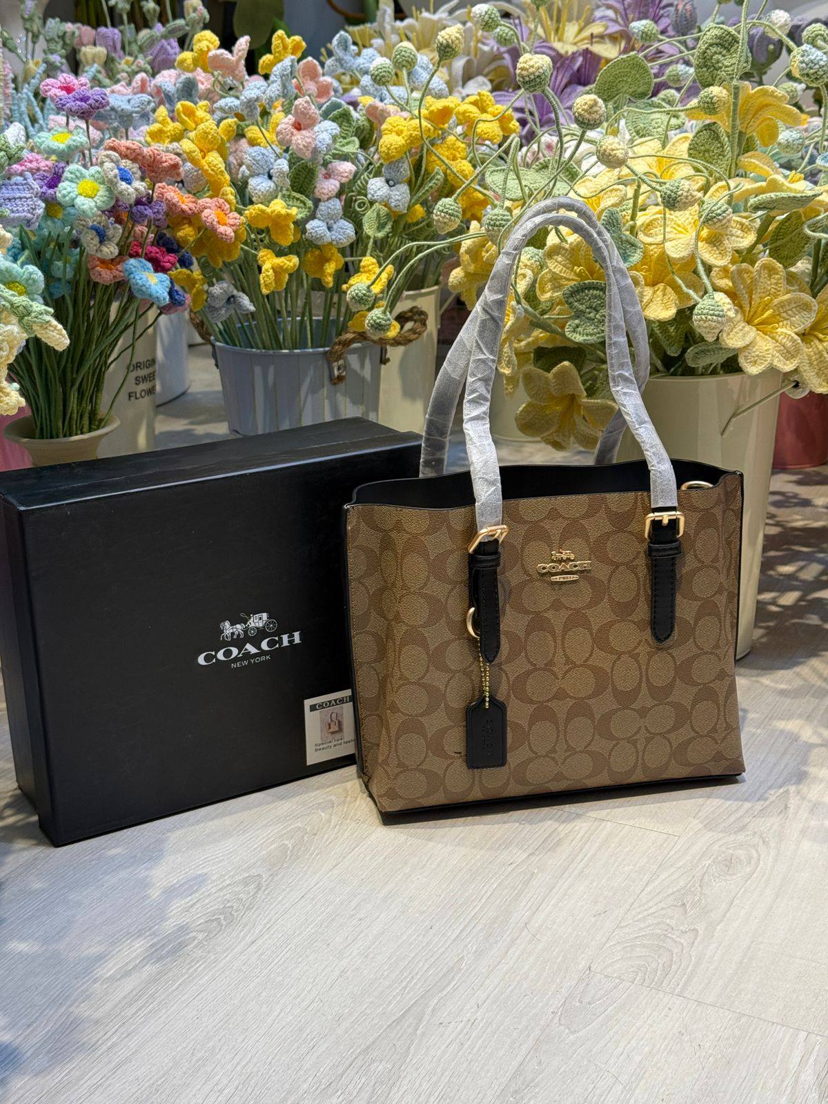 Coach Mollie 
Tote 25 bags
105 dhs❣️ 

with BOX
🎁🎁🎁

Zain44
♥️♥️♥️