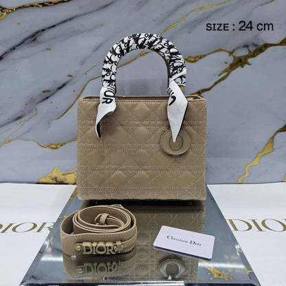 Dior
ᴍᴀᴛᴛᴇ ʟᴇᴀᴛʜᴇʀ ᴍᴀᴛᴇʀɪᴀʟ
ᴡɪᴛʜ ᴛᴡɪʟʟʏ ɪɴᴄʟᴜᴅᴇ
sɪᴢᴇ: 24 cm
ᴡɪᴛʜ BOX
🎁🎁🎁

105 dhs🪙💕

Zain31
♥️♥️♥️