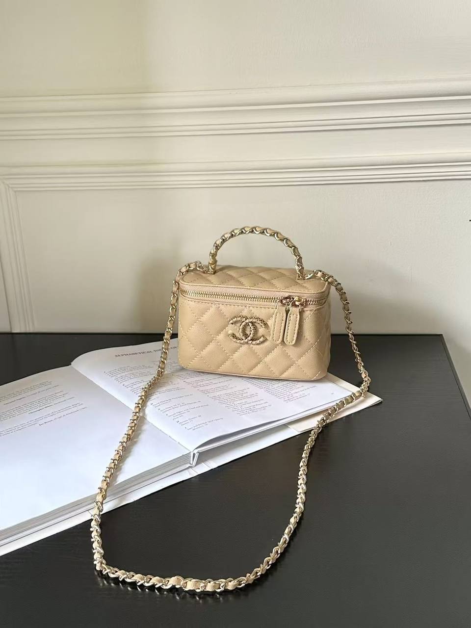 Chanel
withbox 
95 dhs🇦🇪🇦🇪

Zain143
♥️♥️♥️