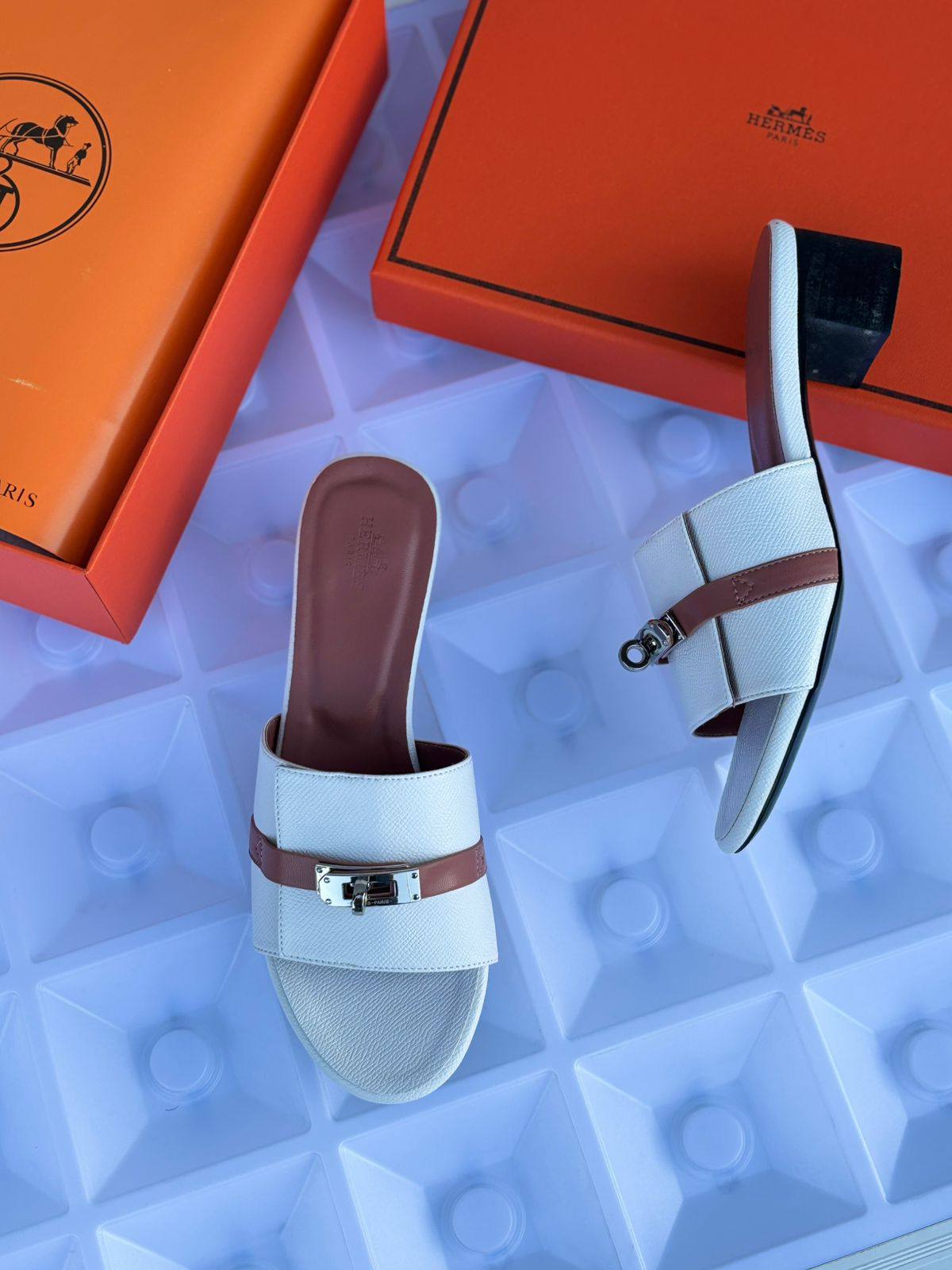 Hermes 
110 dhs🪙🌨️
Size 36-42

Zain55
♥️♥️♥️