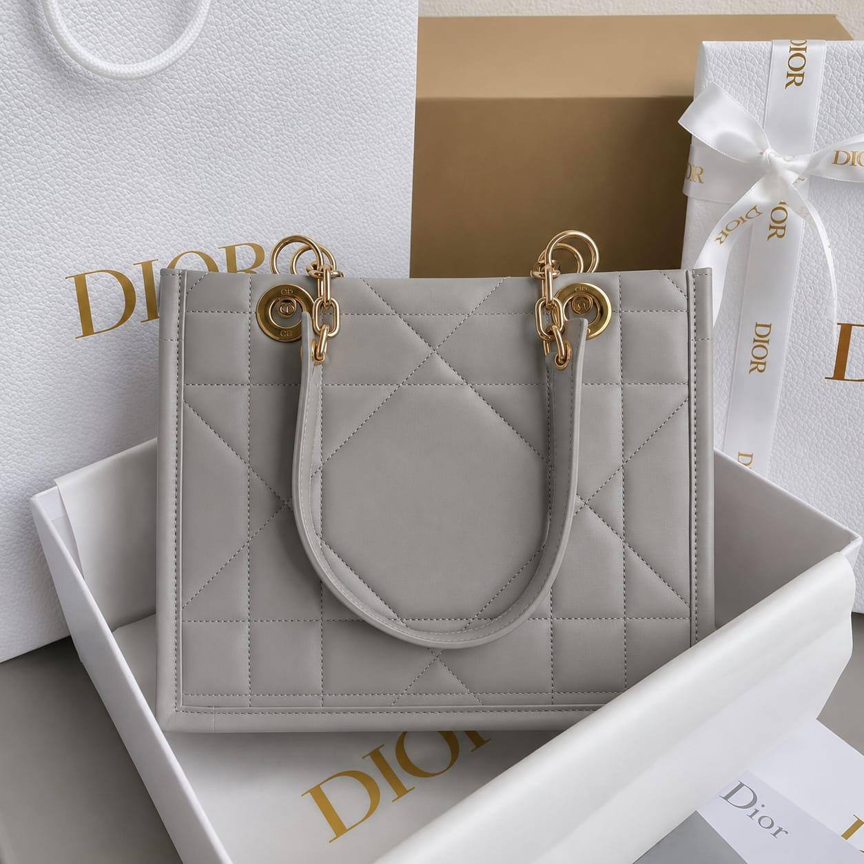 DIOR 
GOOD QUALITY 
110 dhs🇦🇪🇦🇪

Zain295
♥️♥️♥️