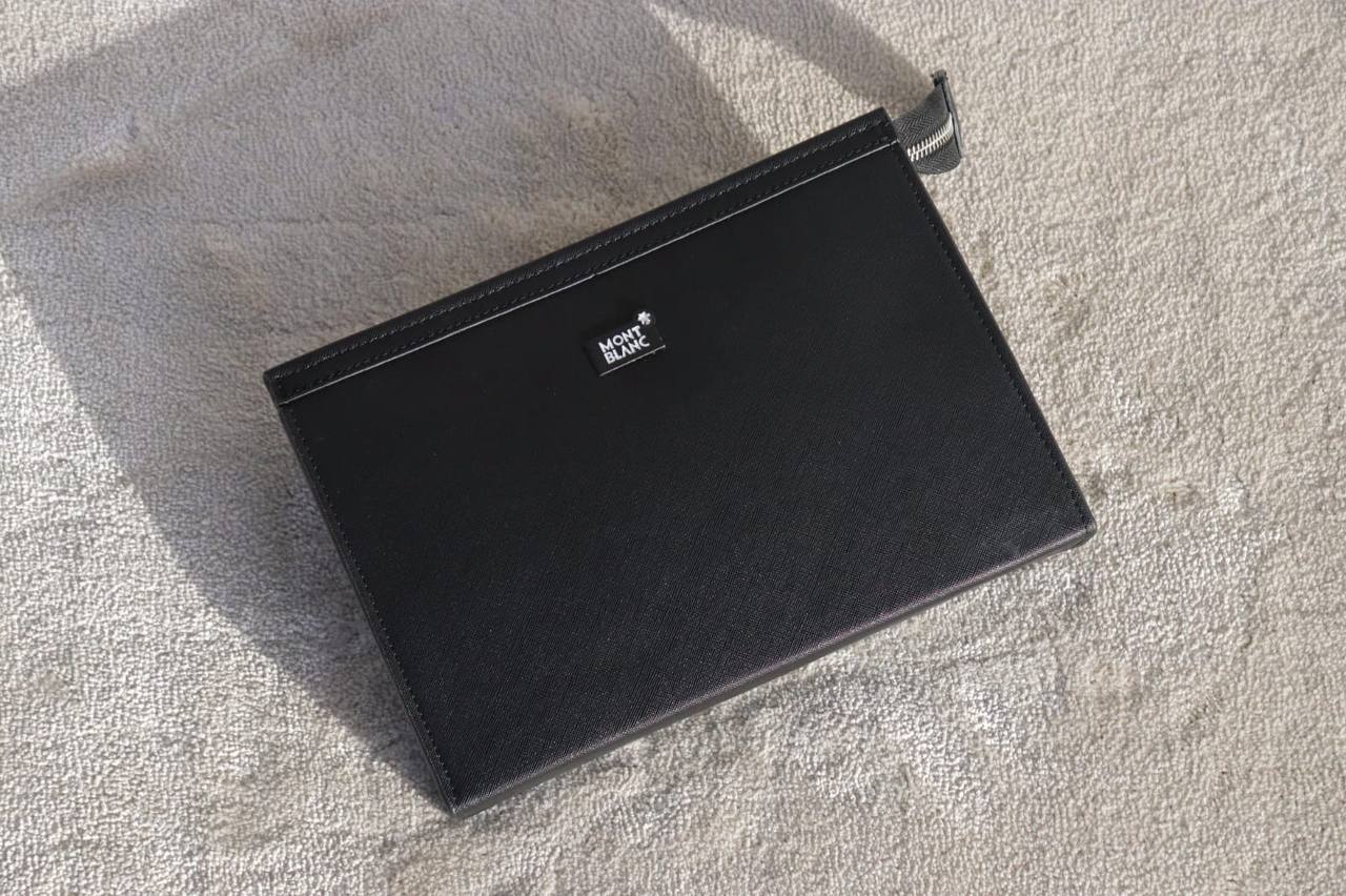 Men's Clutch
90 dhs💓
With Box

Zain33
♥️♥️♥️