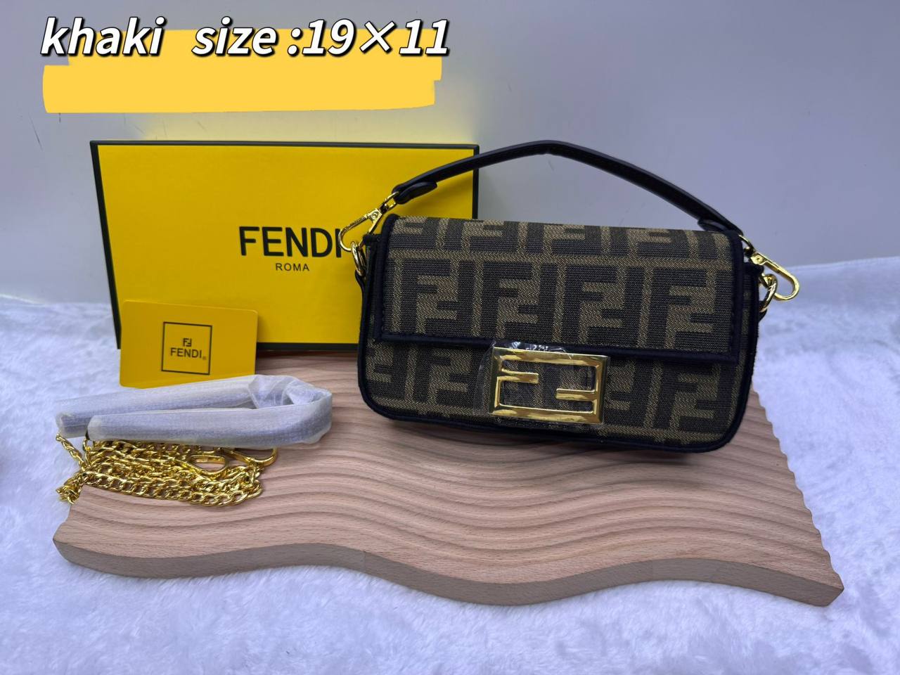 Fendi

With  box 
🎁🎁🎁

85 dhs🪙🌺

Zain114
♥️♥️♥️