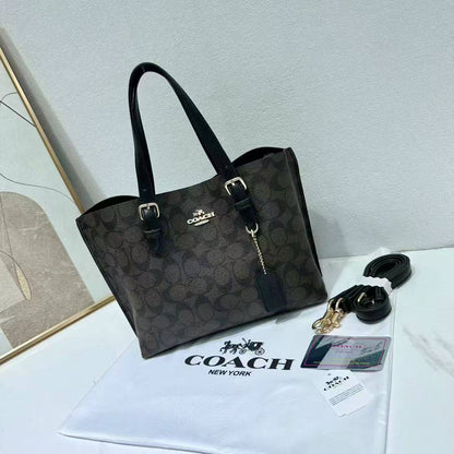 COACH

best quality
 with box

115 dhs🇦🇪🇦🇪🇦🇪

size25CM

Zain290
♥️♥️♥️