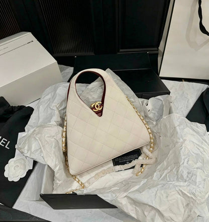 CHANEL
MASTER QUALITY 
WITH BOX 
320 dhs🇦🇪🇦🇪

Zain295
♥️♥️♥️