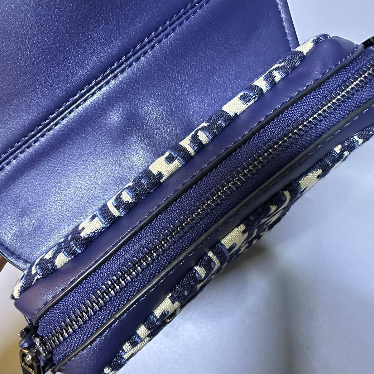 DIOR 

NEW CAME 
MINI SIZE 
UNISEX  
WITH BOX
95 dhs🇦🇪🇦🇪

Zain39
♥️♥️♥️