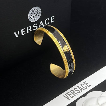 60 dhs❣️ Versace
✨💫⭐

BANGLE
💎
FREE SIZE  
WITH BOX AND PAPER BAG 🎁🛍️

Zain89
♥️♥️♥️