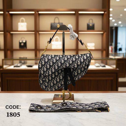 ᴄʀɪsᴛɪᴀɴ Dior sᴀᴅᴅʟᴇ ғʟᴀᴘ ʙᴀɢ
ᴛᴏᴘ ʜᴀɴᴅʟᴇ ɢᴏʟᴅ ᴛᴏɴᴇ 
ᴄʀᴏssʙᴏᴅʏ ʙᴀɢ
ᴡɪᴛʜʙᴏx🎁
ʟᴇᴀᴛʜᴇʀ
sɪᴢᴇ:ʜ20*24ᴄᴍ
120 dhs✅

Zain56
♥️♥️♥️