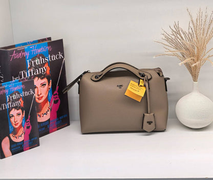 FENDI 
120 dhs💓
Size 27cm🌹🌹👈

Zain161
♥️♥️♥️