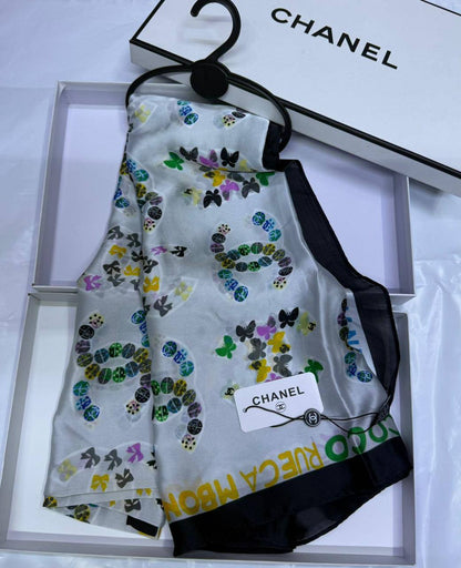 Chanel
Silk scarf 
40 dhs✅
55 dhs✅ 

with box🎁🎁🎁

Zain93
♥️♥️♥️