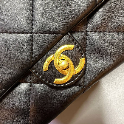 CHANEL
 HIGH QUALITY 
WITH BOX 
🎁🎁🎁

110 dhs✅

Zain295
♥️♥️♥️