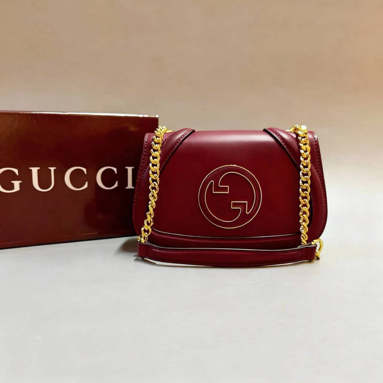 GUCCI 
NEW CAME GOOD QUALITY 
WITH BOX 
🎁🎁🎁

100 dhs🪙💕

Zain39
♥️♥️♥️