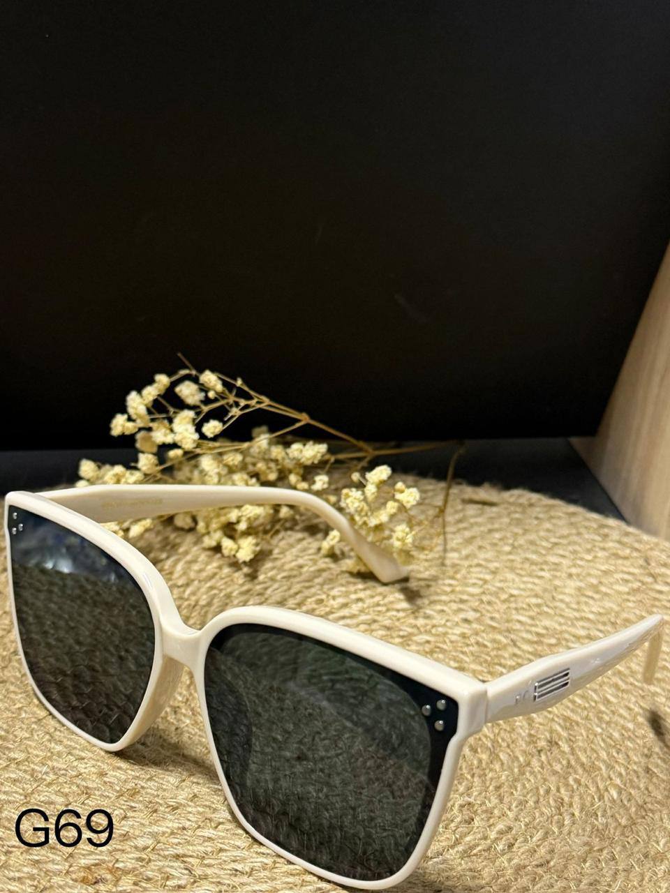 GENTLE MONSTER 👿 *

Sunglasses 🕶️ 

Copy one 

With master box 📦 
50 dhs✅

Zain216
♥️♥️♥️