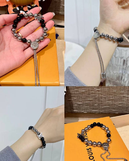 LV 
Master Bracelet 
90 dhs🪙🌨️

Zain32
♥️♥️♥️