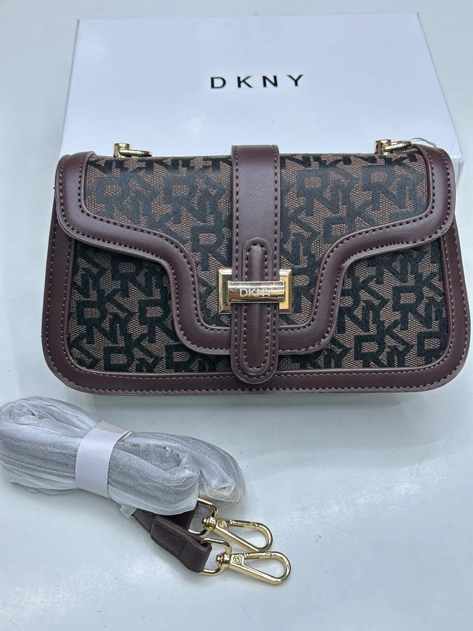 Dkny
Good quality 
Size 23cm
100 dhs✅
With box 📦

Zain70
♥️♥️♥️