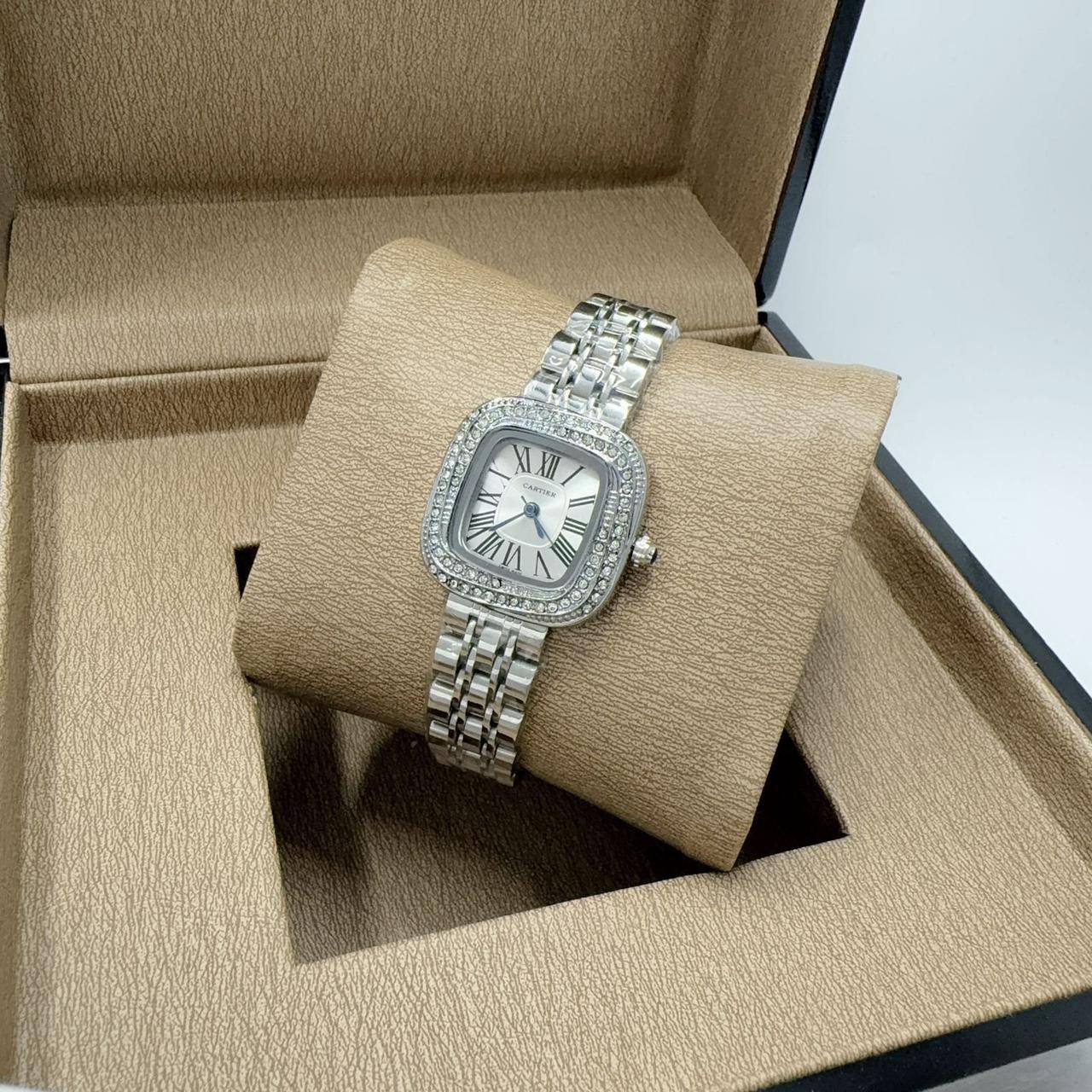 Ladies watch 
60 dhs🇦🇪

Zain45
♥️♥️♥️