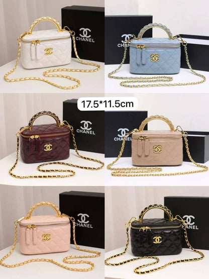 💗 Chanel hot design
1⃣️  First quality +🎁
Size : 17.5  * 11.5 cm
95 dhs✅
with box🎁

Zain115
♥️♥️♥️