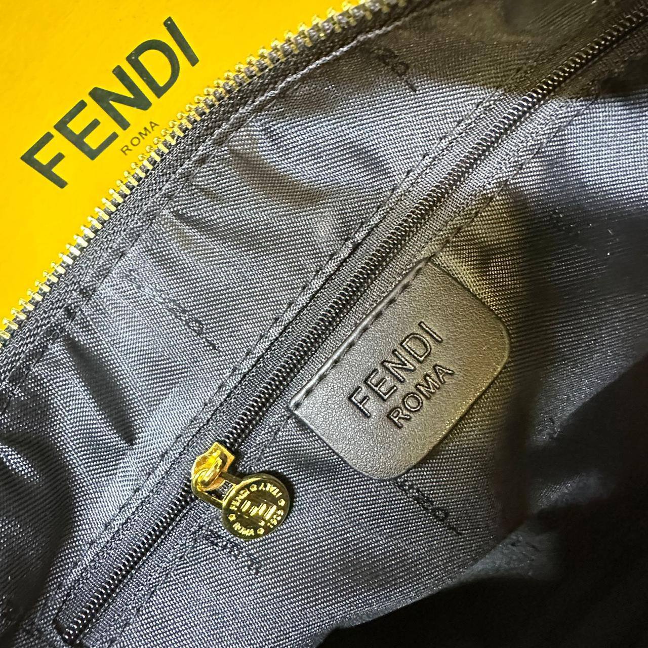 FENDI 
GOOD QUALITY 
WITH BOX
100 dhs🇦🇪🇦🇪

Zain17
♥️♥️♥️