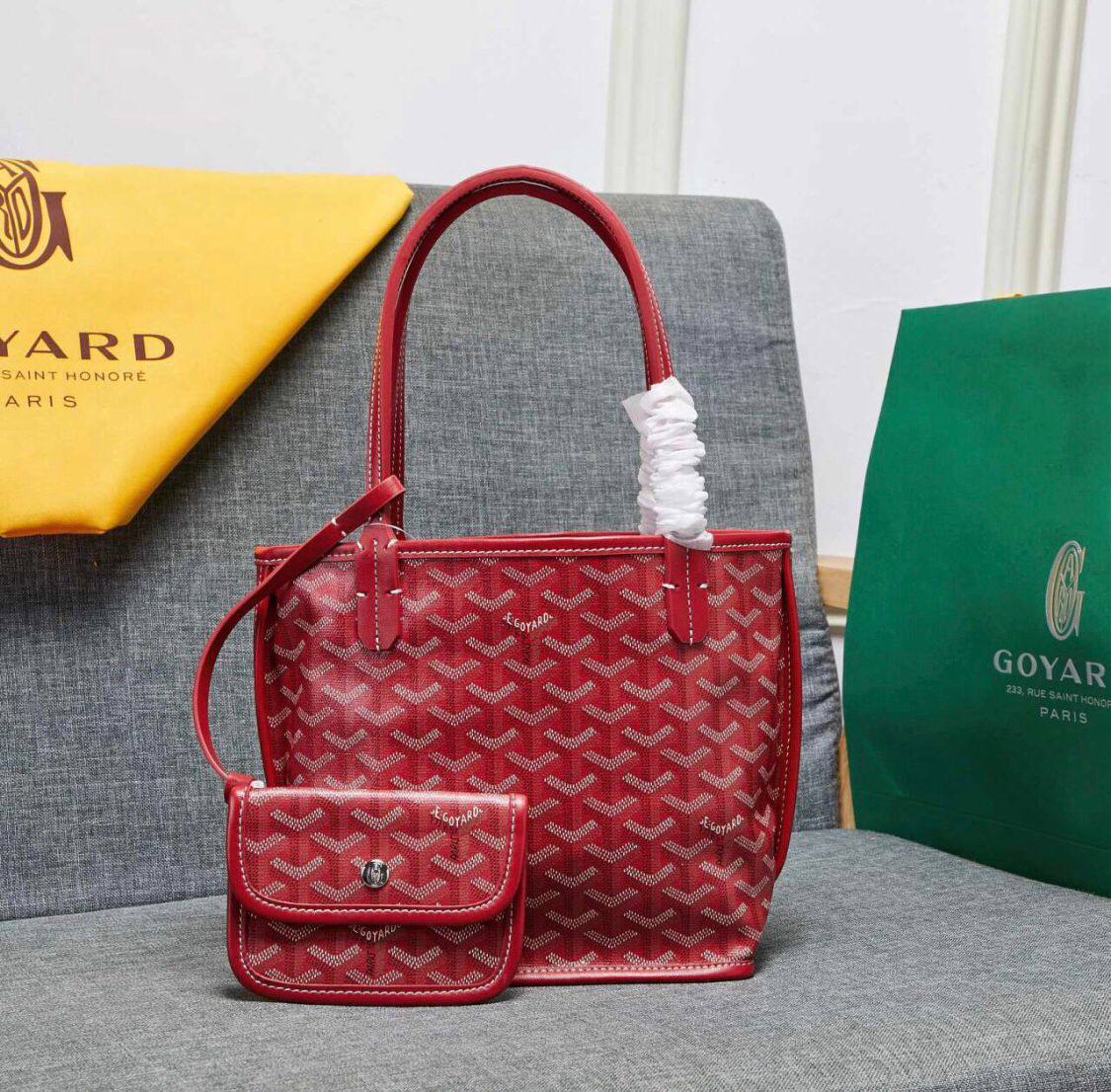 Goyard
Small     75 dhs✅
Medium 80 dhs✅
Large      85 dhs✅

Zain42
♥️♥️♥️