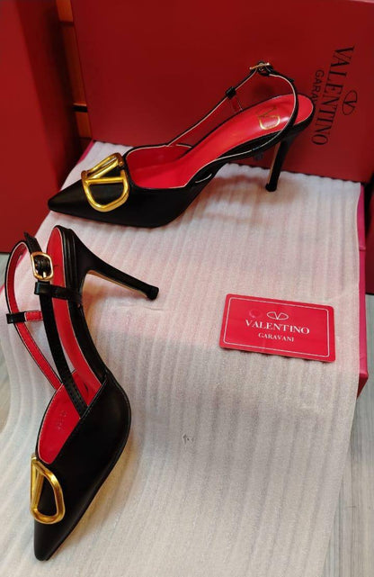Valentino 
High heel,
High Quality 
Size 36 To 41
105 dhs✅

Zain16
♥️♥️♥️