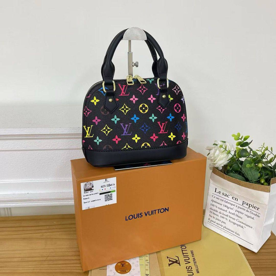 LV  
Size ：23CM  
90 dhs💓

Zain04
♥️♥️♥️