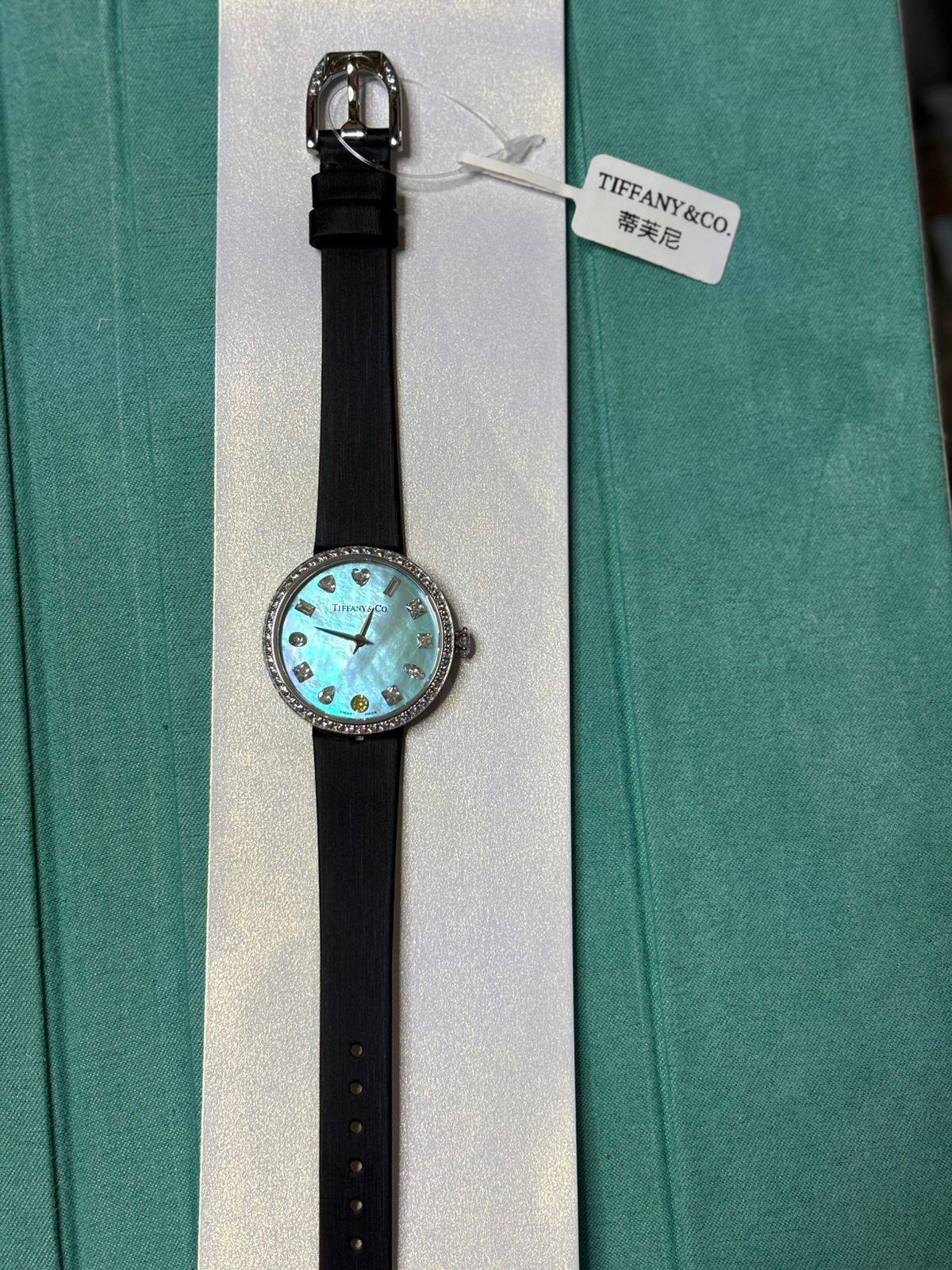 Tiffany
_*WOMEN*_
_MASTER QUALITY_

550 dhs💓
___WITH BOX_____❒
🎁🎁🎁

Zain108
♥️♥️♥️