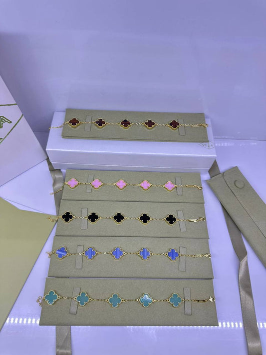 VCA ❤️‍🔥*
Stainless steel 💯
Bracelet 🐦‍🔥
With black boxes 📦 
20 dhs🪙🌨️
With normal boxes 🗃️ 
30 dhs🪙🌨️

Zain216
♥️♥️♥️