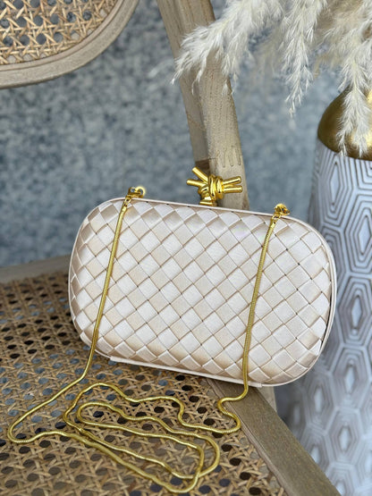 BOTTEGA VENETA
20cm
380 dhs🗽
Top quality 
With box🎁

Zain167
♥️♥️♥️