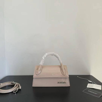 Jacquemus

110 dhs🪙🌨️

Zain143
♥️♥️♥️