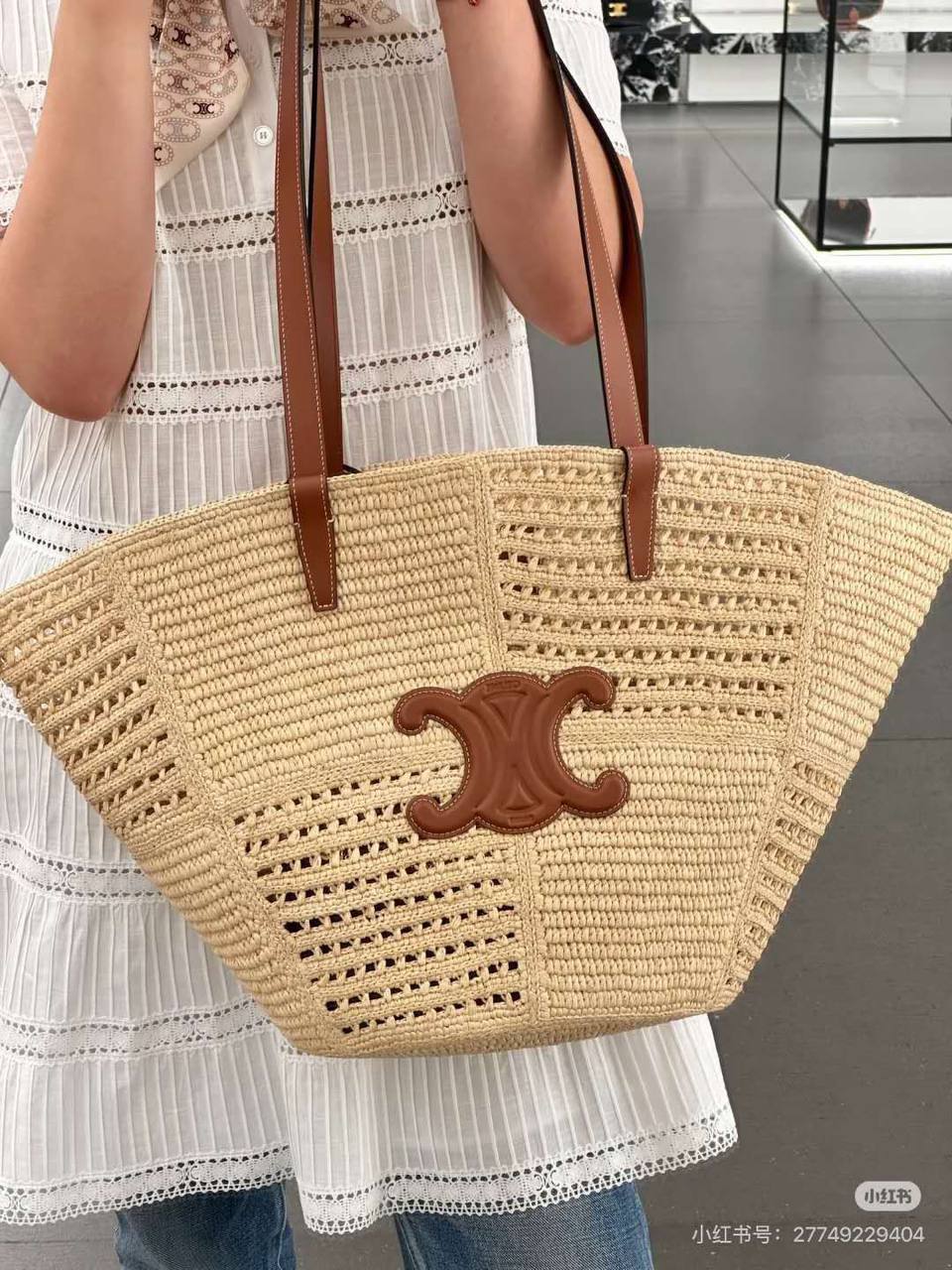 Celine Beach bag 🏖️ 
Master🌺🌺
360 dhs✅💕

Zain297
♥️♥️♥️