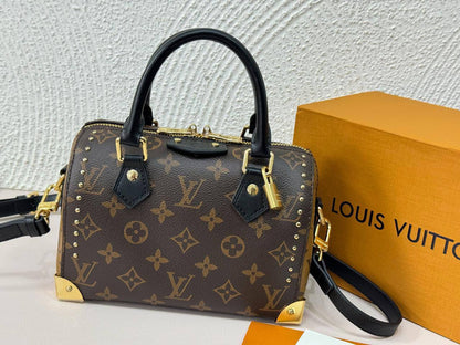 💼 LV Bag 💼 

 Good Quality 

280 dhs🇦🇪🇦🇪

Zain131
♥️♥️♥️