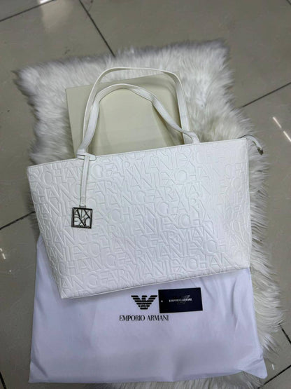❤️ Emporio Armani Tote
1⃣️ First quality
Size: 40 * 29 cm
90 dhs🇦🇪🇦🇪

Zain115
♥️♥️♥️