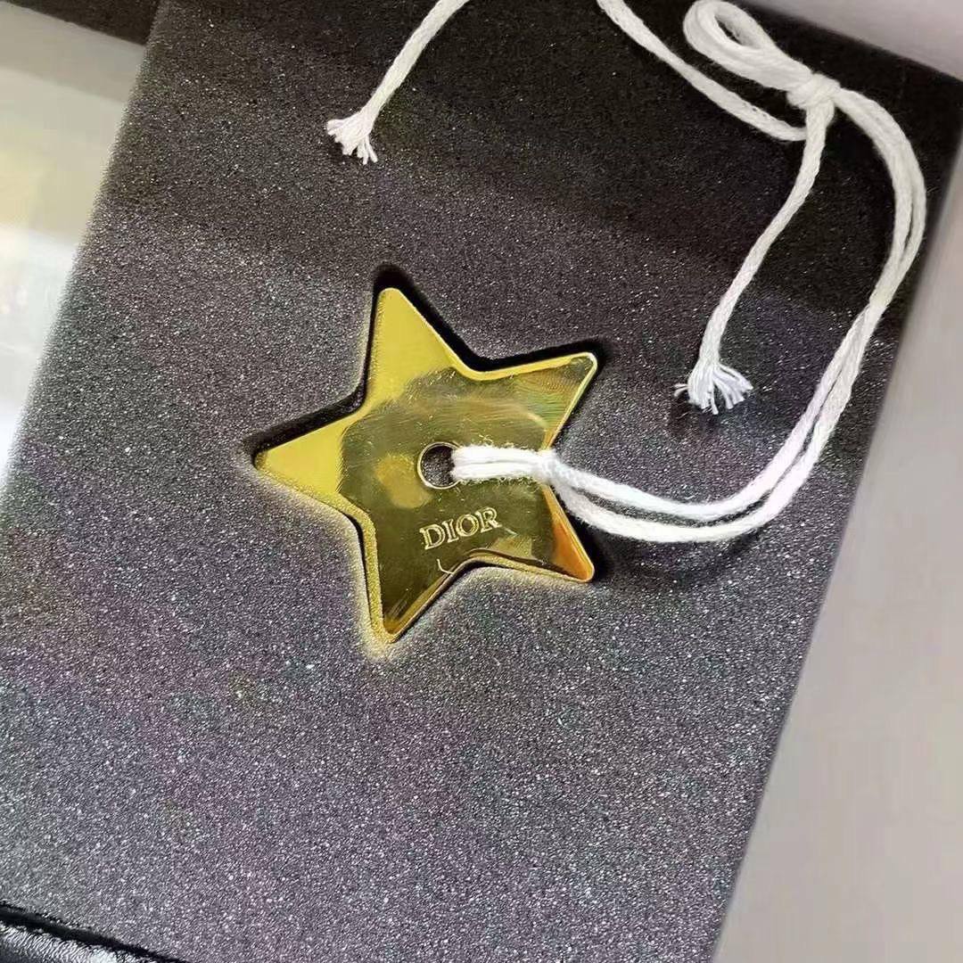 Dior
20*17*8 cm
With box
🎁🎁🎁

🌹Set 130 dhs✅

Zain17
♥️♥️♥️