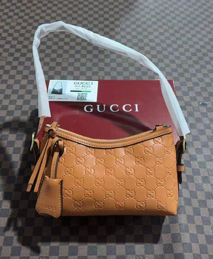 Gucci

with box
🎁🎁🎁

100 dhs🪙🌨️

Zain143
♥️♥️♥️